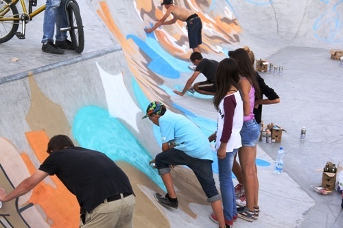 Legnicki skatepark z pięknymi graffiti