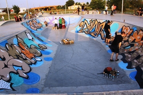 Legnicki skatepark z pięknymi graffiti