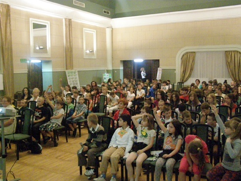 Dzieci i młodzież poznają skrzydlatych mieszkańc&oacute;w Legnicy