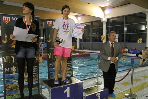 Jowita Malchar z legnickiego klubu UKS &bdquo;Delfinek&rdquo; zajęła pierwsze miejsce w  kategorii masters w Bolesławieckim Maratonie Pływackim