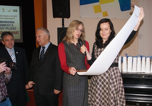 Młodzi legniczanie namalowali 7944 pejzaży. Będzie rekord Guinessa