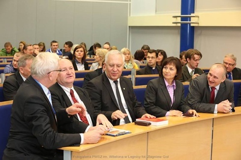 Konferencja naukowa w legnickiej PWSZ na temat pobytu w Polsce wojsk sowieckich