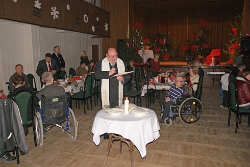 Opłatkowe spotkanie prezydenta z osobami niepełnosprawnymi 2013