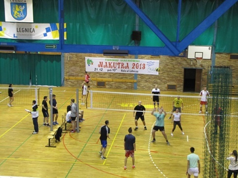 Makutra 2013 &ndash; świąteczny turniej siatk&oacute;wki 