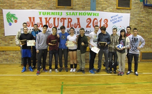 Makutra 2013 &ndash; świąteczny turniej siatk&oacute;wki 