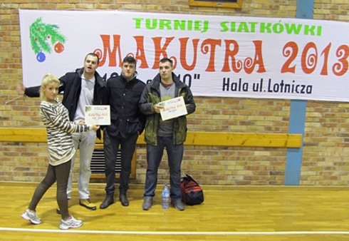Makutra 2013 &ndash; świąteczny turniej siatk&oacute;wki 