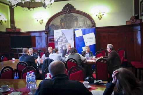 Spos&oacute;b na czyste powietrze w mieście: realizacja programu ograniczenia niskiej emisji dla Legnicy