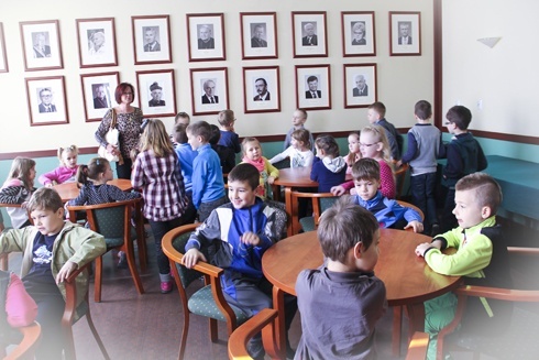 Pierwszoklasiści z wizytą w Urzędzie Miasta