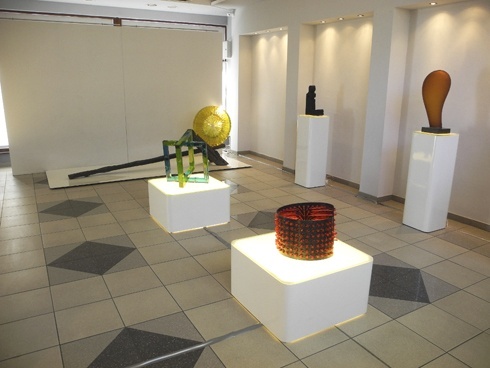 Na weekend:  młode malarstwo i UFO w galerii sztuki