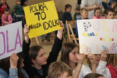 Kolejna mała bohaterka ze Szkoły Podstawowej nr 2. „Polka to nasza idolka”