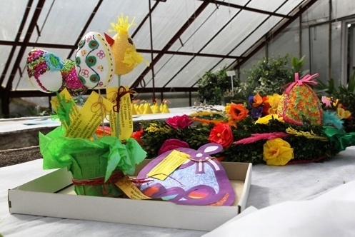 ekspozycja dekoracji wielkanocnych wykonanych przez legniczan