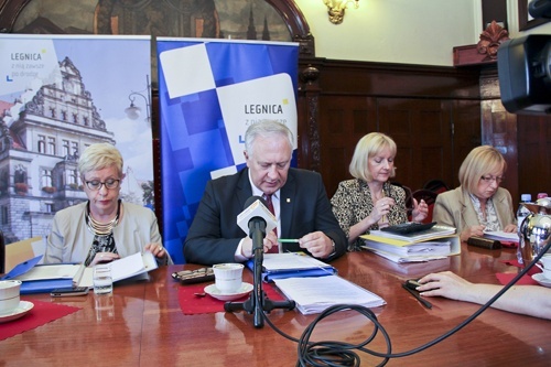 Budżet za ubiegły rok solidnie i gospodarnie zrealizowany. (Z konferencji prasowej prezydenta Legnicy)
