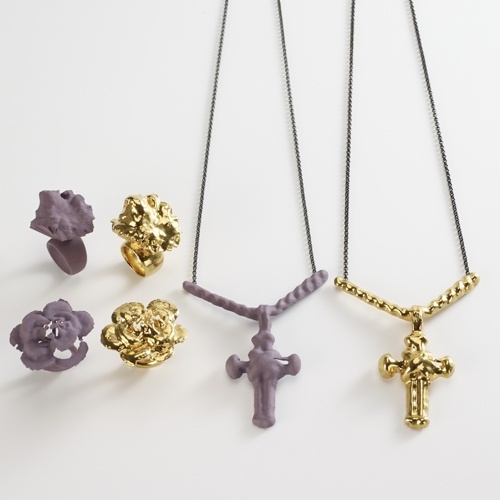 - Życzę wam doskonałej, ale i rozsądnej zabawy. Niech to będzie czas wytchnienia od nauki &ndash; pozdrowił wszystkich Tadeusz Krzakowski, dodając, że środowisko akademickie i studenckie to nadzieja na dalszy rozw&oacute;j miasta.  Kr&oacute;lowa i kr&oacute;l Juwenali&oacute;w powiedzieli, że ceremonia była dla nich trochę stresująca. Taki tłum ludzi. Ale to szybko minęło &ndash; m&oacute;wi kr&oacute;lewska para. &ndash; Podczas przemarszu mieszkańcy byli wobec nas bardzo serdeczni. Teraz czas na zabawę. Juwenalia są dla nas odskocznią od zajęć i egzamin&oacute;w.  Przed studentami dwa dni zabaw, imprez i koncert&oacute;w na dziedzińcu PWSZ. Czwartek to dzień muzyki alternatywnej, piątek zaś &ndash; klubowej. 