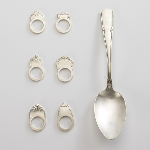 - Życzę wam doskonałej, ale i rozsądnej zabawy. Niech to będzie czas wytchnienia od nauki &ndash; pozdrowił wszystkich Tadeusz Krzakowski, dodając, że środowisko akademickie i studenckie to nadzieja na dalszy rozw&oacute;j miasta.  Kr&oacute;lowa i kr&oacute;l Juwenali&oacute;w powiedzieli, że ceremonia była dla nich trochę stresująca. Taki tłum ludzi. Ale to szybko minęło &ndash; m&oacute;wi kr&oacute;lewska para. &ndash; Podczas przemarszu mieszkańcy byli wobec nas bardzo serdeczni. Teraz czas na zabawę. Juwenalia są dla nas odskocznią od zajęć i egzamin&oacute;w.  Przed studentami dwa dni zabaw, imprez i koncert&oacute;w na dziedzińcu PWSZ. Czwartek to dzień muzyki alternatywnej, piątek zaś &ndash; klubowej. 