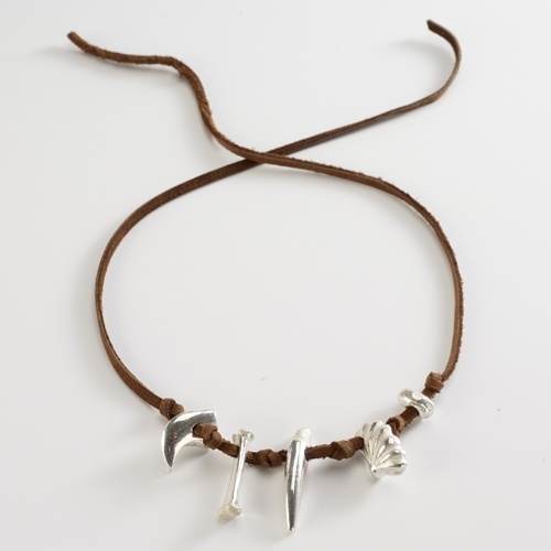 - Życzę wam doskonałej, ale i rozsądnej zabawy. Niech to będzie czas wytchnienia od nauki &ndash; pozdrowił wszystkich Tadeusz Krzakowski, dodając, że środowisko akademickie i studenckie to nadzieja na dalszy rozw&oacute;j miasta.  Kr&oacute;lowa i kr&oacute;l Juwenali&oacute;w powiedzieli, że ceremonia była dla nich trochę stresująca. Taki tłum ludzi. Ale to szybko minęło &ndash; m&oacute;wi kr&oacute;lewska para. &ndash; Podczas przemarszu mieszkańcy byli wobec nas bardzo serdeczni. Teraz czas na zabawę. Juwenalia są dla nas odskocznią od zajęć i egzamin&oacute;w.  Przed studentami dwa dni zabaw, imprez i koncert&oacute;w na dziedzińcu PWSZ. Czwartek to dzień muzyki alternatywnej, piątek zaś &ndash; klubowej. 