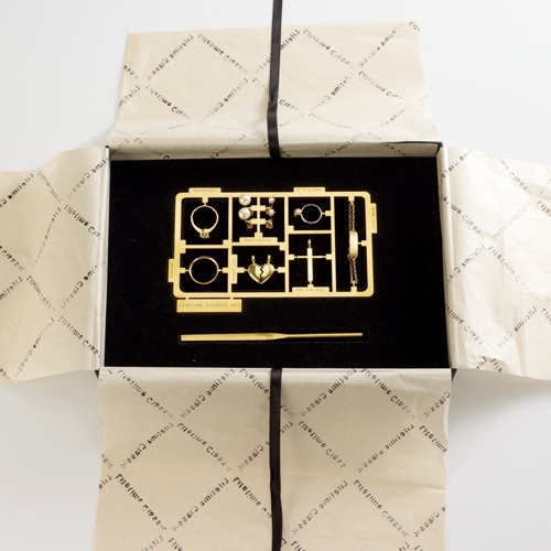 - Życzę wam doskonałej, ale i rozsądnej zabawy. Niech to będzie czas wytchnienia od nauki &ndash; pozdrowił wszystkich Tadeusz Krzakowski, dodając, że środowisko akademickie i studenckie to nadzieja na dalszy rozw&oacute;j miasta.  Kr&oacute;lowa i kr&oacute;l Juwenali&oacute;w powiedzieli, że ceremonia była dla nich trochę stresująca. Taki tłum ludzi. Ale to szybko minęło &ndash; m&oacute;wi kr&oacute;lewska para. &ndash; Podczas przemarszu mieszkańcy byli wobec nas bardzo serdeczni. Teraz czas na zabawę. Juwenalia są dla nas odskocznią od zajęć i egzamin&oacute;w.  Przed studentami dwa dni zabaw, imprez i koncert&oacute;w na dziedzińcu PWSZ. Czwartek to dzień muzyki alternatywnej, piątek zaś &ndash; klubowej. 