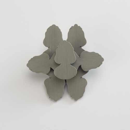 - Życzę wam doskonałej, ale i rozsądnej zabawy. Niech to będzie czas wytchnienia od nauki &ndash; pozdrowił wszystkich Tadeusz Krzakowski, dodając, że środowisko akademickie i studenckie to nadzieja na dalszy rozw&oacute;j miasta.  Kr&oacute;lowa i kr&oacute;l Juwenali&oacute;w powiedzieli, że ceremonia była dla nich trochę stresująca. Taki tłum ludzi. Ale to szybko minęło &ndash; m&oacute;wi kr&oacute;lewska para. &ndash; Podczas przemarszu mieszkańcy byli wobec nas bardzo serdeczni. Teraz czas na zabawę. Juwenalia są dla nas odskocznią od zajęć i egzamin&oacute;w.  Przed studentami dwa dni zabaw, imprez i koncert&oacute;w na dziedzińcu PWSZ. Czwartek to dzień muzyki alternatywnej, piątek zaś &ndash; klubowej. 