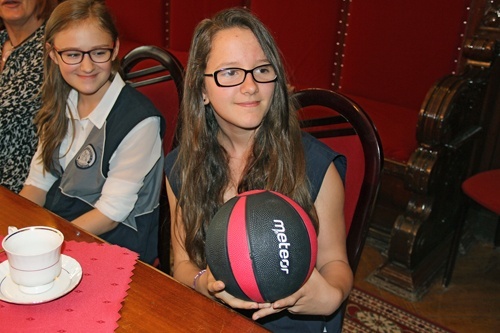 Nowy sprzęt sportowy dla legnickich szk&oacute;ł