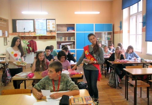 Uczniowie zamieniają używki na cukierki