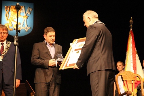 Miasto uhonorowało i wyr&oacute;żniło zasłużonych mieszkańc&oacute;w