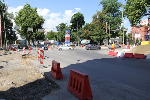 Uwaga kierowcy! Tymczasowe zmiany w ruchu na skrzyżowaniu Jaworzyńskiej z Grabskiego i ze Skarbka