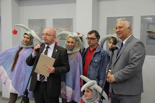 Przechodniu, powiedz żonie,  że jestem na Satyrykonie