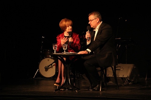 Przechodniu, powiedz żonie, że jestem na Satyrykonie