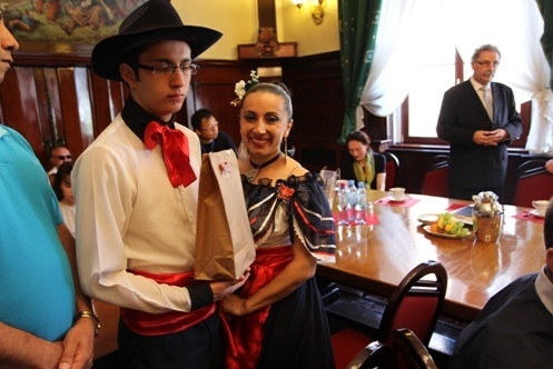 Uczestnicy festiwalu &bdquo;Świat pod Kyczerą&rdquo; z wizytą u prezydenta Legnicy