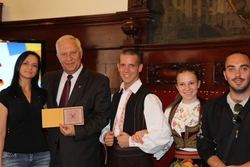 Uczestnicy festiwalu &bdquo;Świat pod Kyczerą&rdquo; z wizytą u prezydenta Legnicy