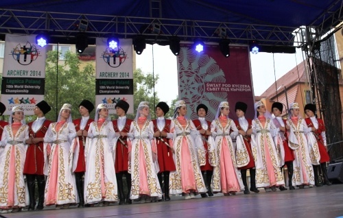 X Akademickie Mistrzostwa Świata w Łucznictwie wystartowały w stylu folk