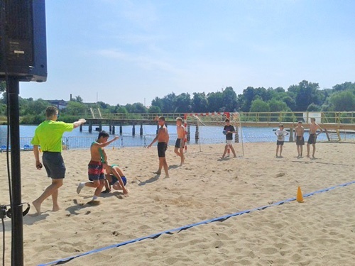 Mundialowa piłka nożna na plaży Kormorana