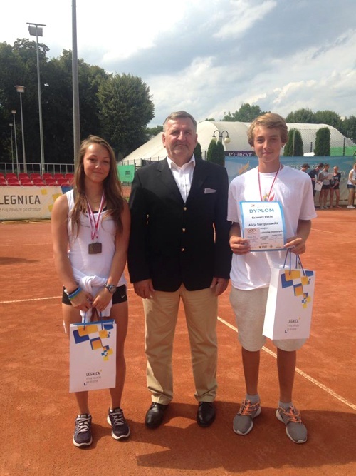 Tygodniowe zmagania młodych tenisist&oacute;w na legnickich kortach