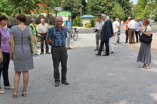 Parkowa aleja jak salon  Parkowa aleja jak salon  Parkowa aleja jak salon