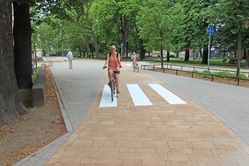 Parkowa aleja jak salon  Parkowa aleja jak salon  Parkowa aleja jak salon