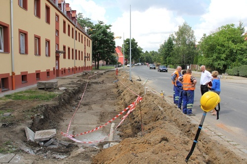LBO to jest to! Na Okrężnej oświetlenie gotowe, chodnik w budowie