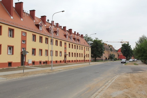 LBO. Mieszkańcy ul. Okrężnej cieszą się z chodnika i oświetlenia
