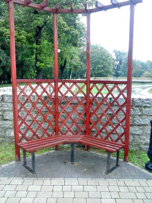 Niszczą nasz piękny park