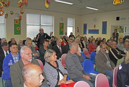 Modernizacja układu komunikacyjnego gł&oacute;wnym tematem  debaty prezydenta z mieszkańcami Piekar