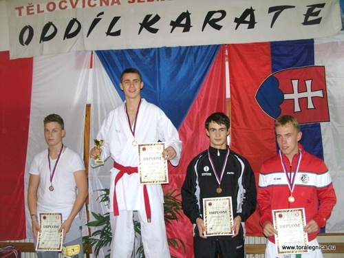 Medalowy turniej legnickich karateków