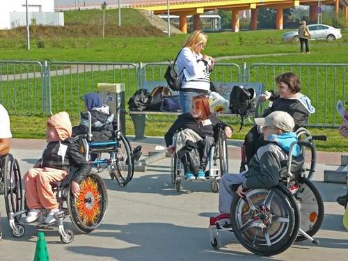 Niepełnosprawni na skateparku