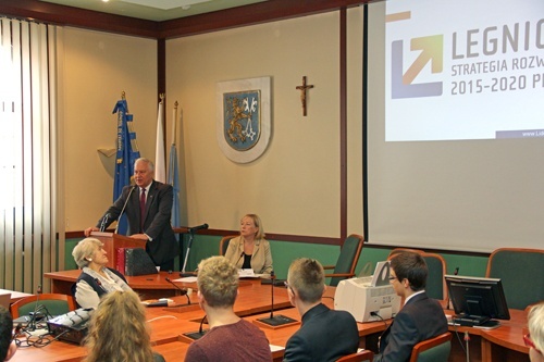 Prezydent zaprezentował Strategię Rozwoju Legnicy na lata 2015-2020 Plus seniorom i młodzieży