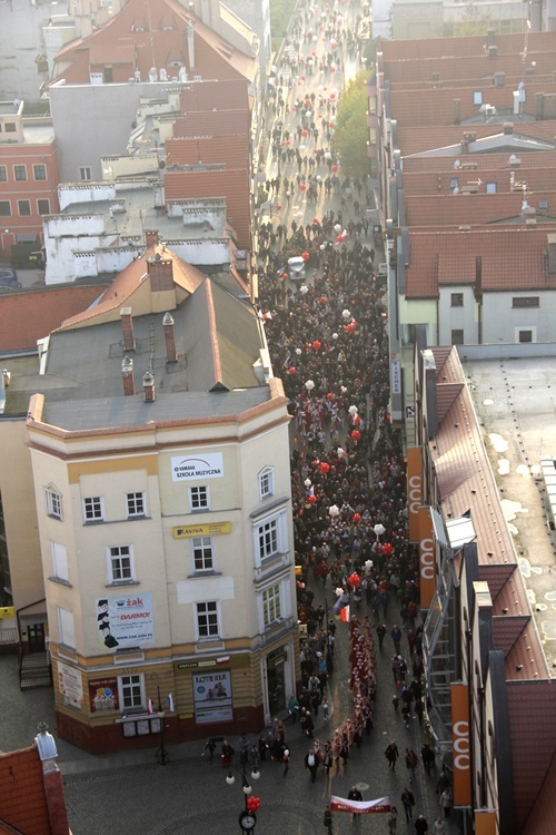  Legniczanie radośnie  obchodzili Narodowe Święto Niepodległości