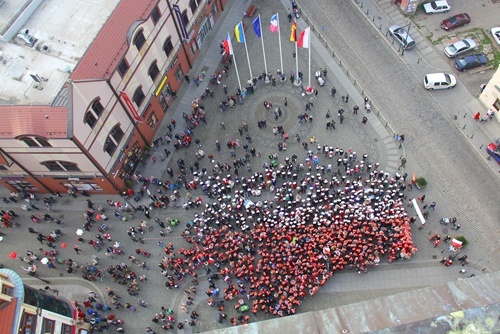  Legniczanie radośnie  obchodzili Narodowe Święto Niepodległości