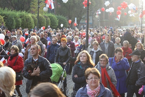  Legniczanie radośnie obchodzili Narodowe Święto Niepodległości  Legniczanie radośnie obchodzili Narodowe Święto Niepodległości  Legniczanie radośnie obchodzili Narodowe Święto Niepodległości  Legniczanie radośnie obchodzili Narodowe Święto Niepodległości Legniczanie radośnie obchodzili Narodowe Święto Niepodległości