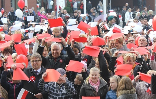  Legniczanie radośnie  obchodzili Narodowe Święto Niepodległości