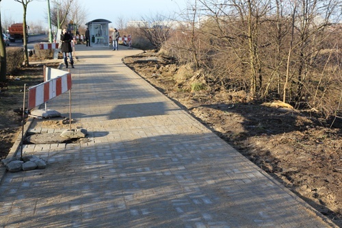 Na Piłsudskiego nowa zatoka z chodnikiem i ścieżką rowerową 