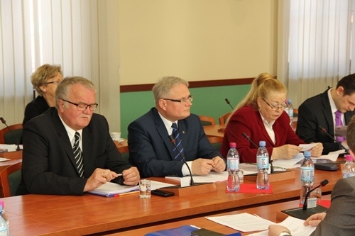 Obradowała sesja Rady Miejskiej Legnicy. Będą dodatkowe nakłady na inwestycje