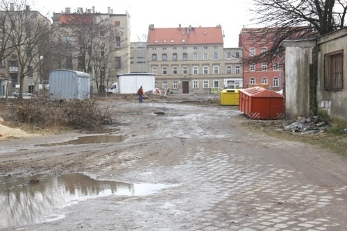 Rozpoczęła się budowa dr&oacute;g i chodnik&oacute;w w rejonie Wrocławskiej