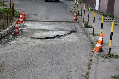 Kolejny chodnik i podw&oacute;rzowa nawierzchnia w naprawie 2