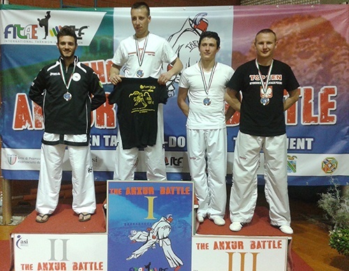 20 medali legnickich taekwondok&oacute;w 10